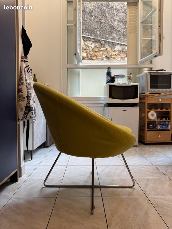 Fauteuil moderne jaune moutarde en microfibre, confortable et en bon état (image 3)