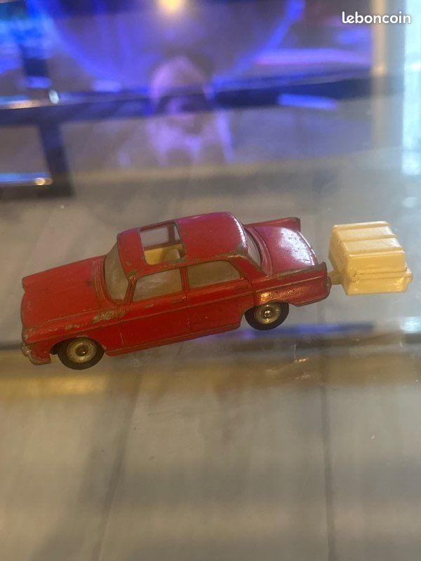 Dinky Toys Peugeot 404 1/43ème – Modèle 1965, Réf. 536, état Correct, France