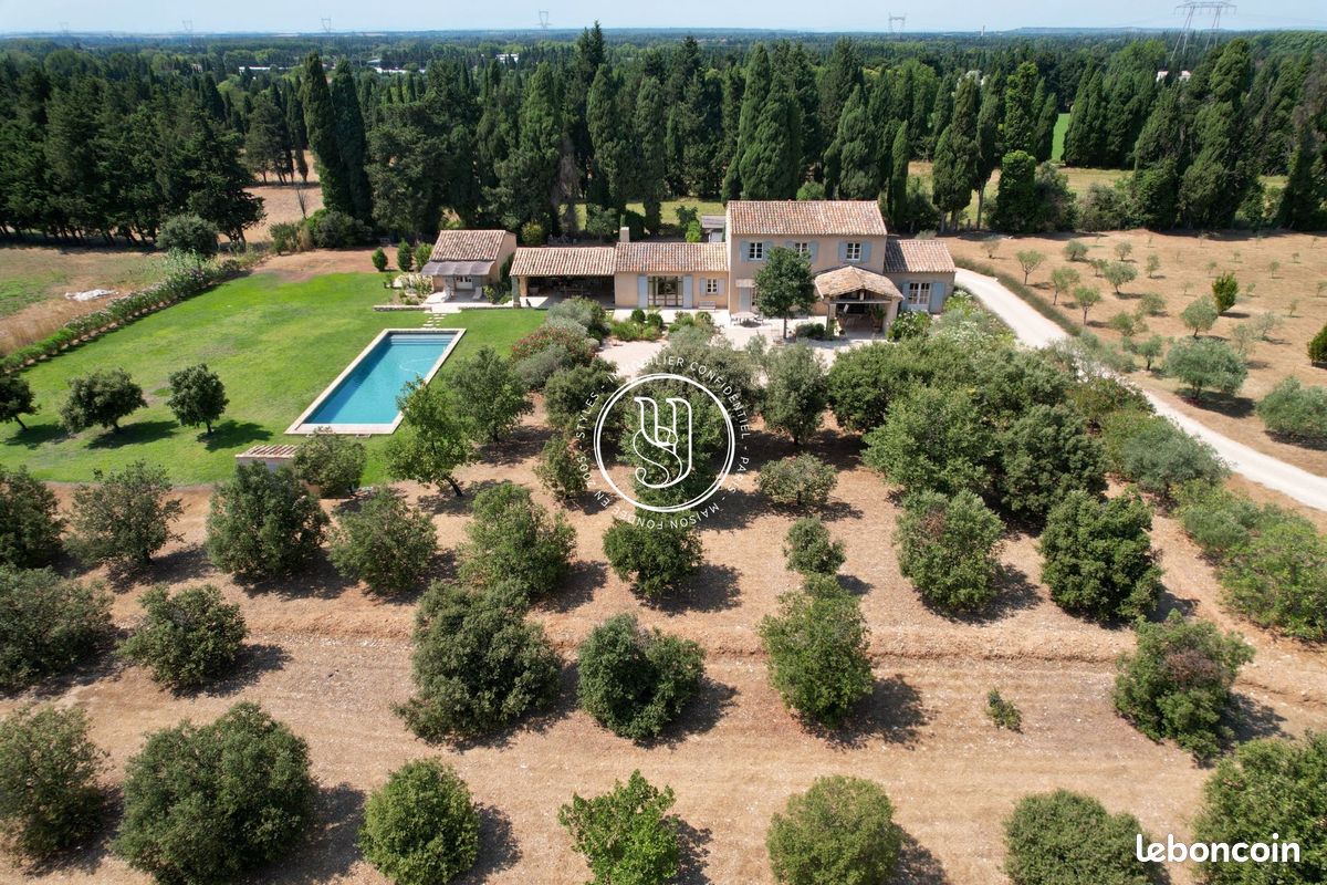Maison 8 pièces 222 m² · à Eygalières · 222 m² · 3 700 000 €