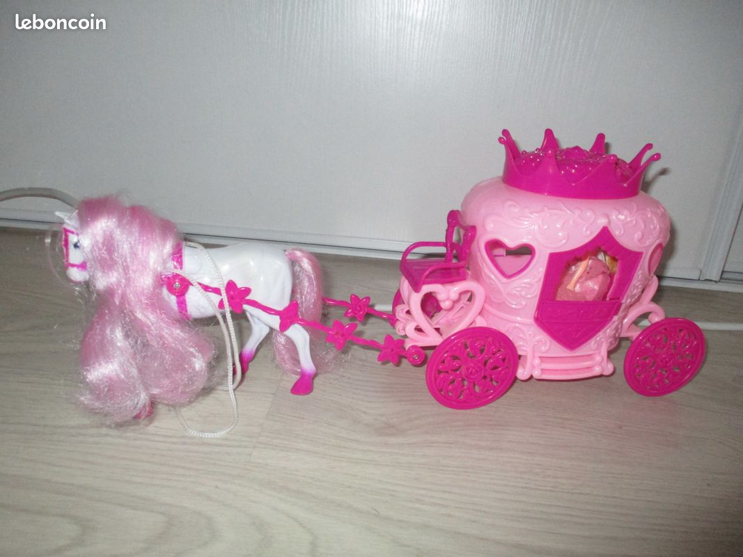 Cheval avec carrosse et prinsesse (image 1)