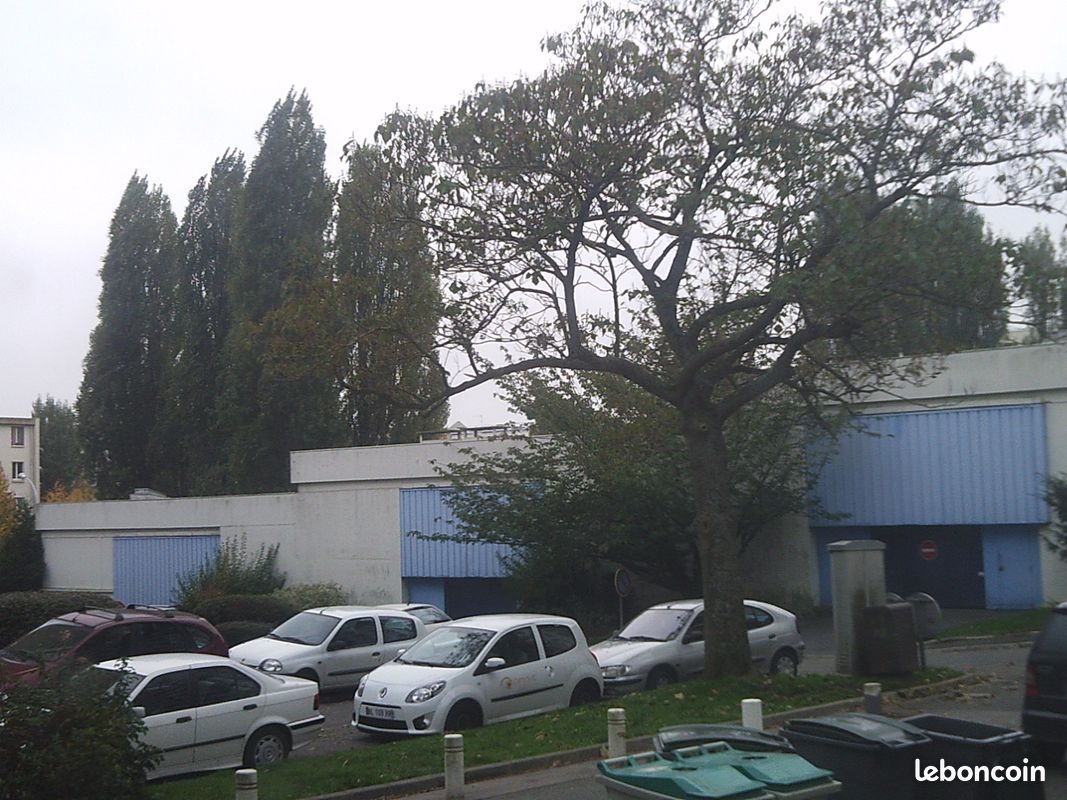 Garage ferme · à Beauvais · 210 €/mois