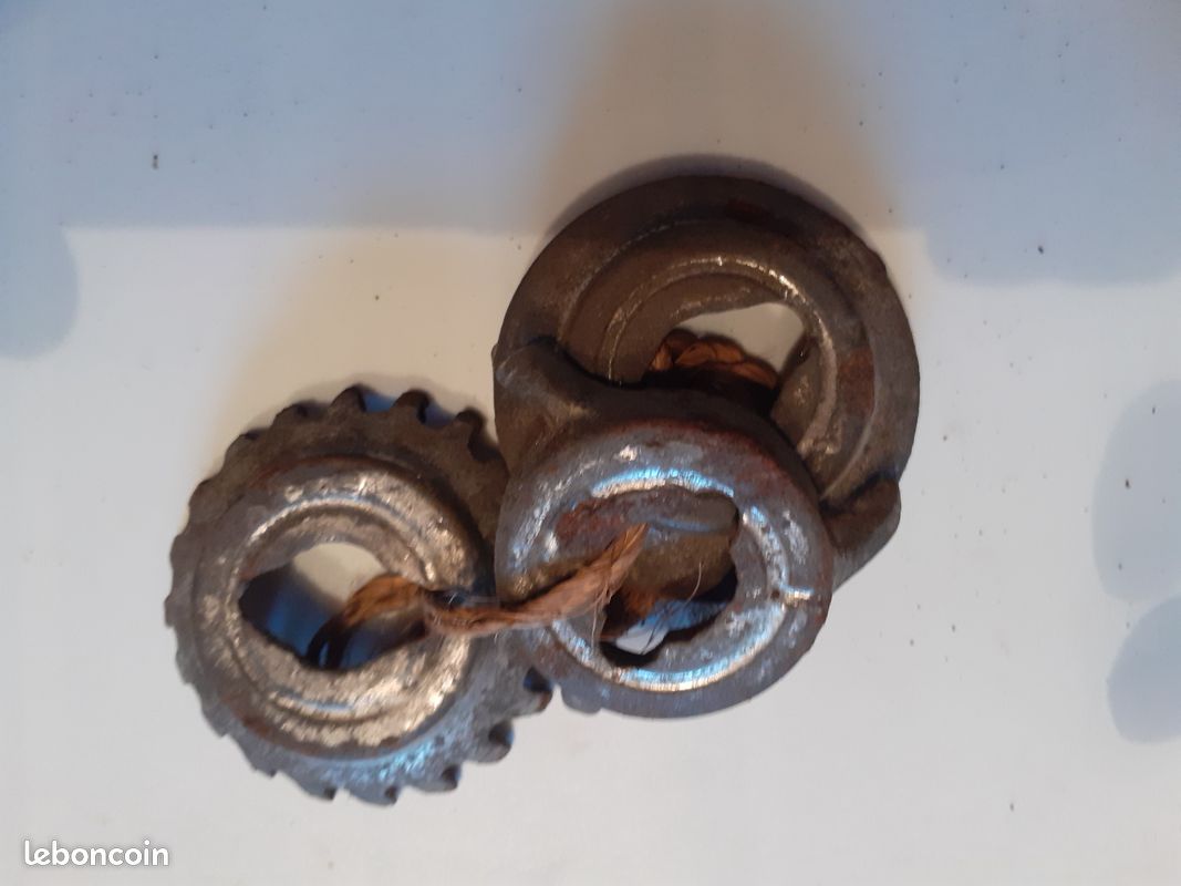 Gaufrier ancien en fonte (D'occasion) à Lajoux JU pour CHF 5 - avec