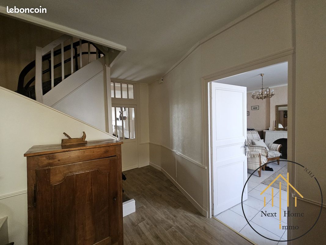 Maison 9 pièces 222 m² · à La Rochefoucauld-en-Angoumois · 222 m² · 265 000 €