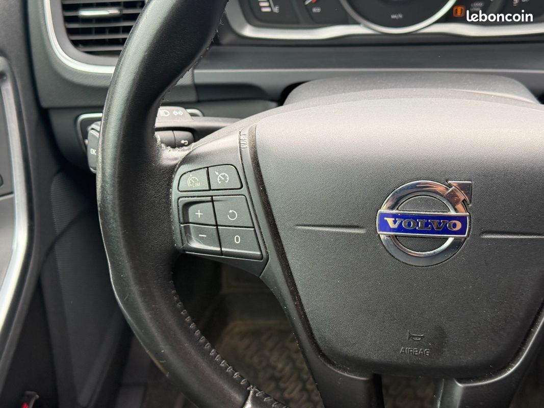 VOLVO V60 D4 190 ch StopStart Geartronic 8 Momentum (image 14)