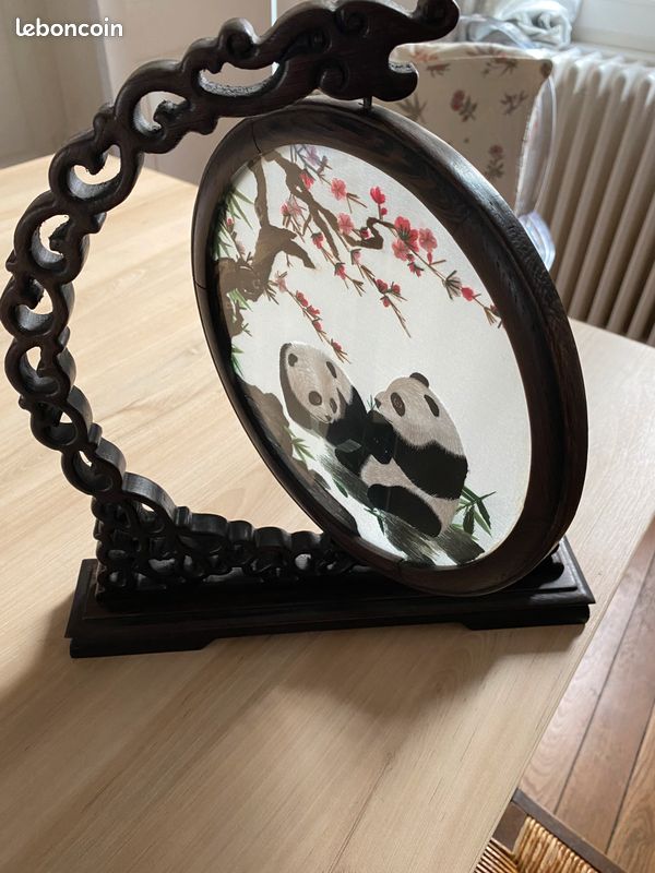 Écran de broderie chinois avec pandas et fleurs en soie (image 1)