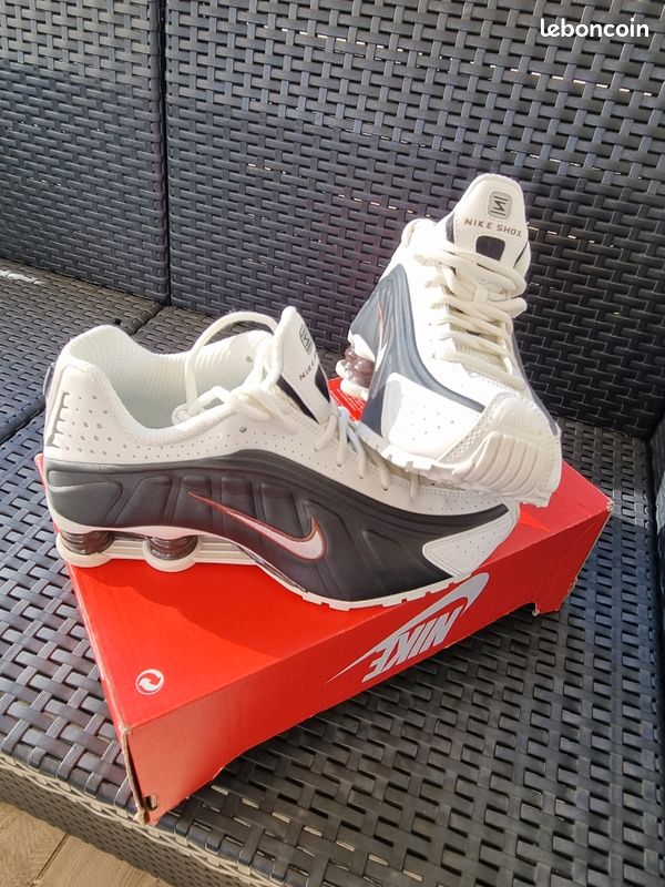 Nike Shox R4 White / Metallic Silver / Bronze Neuves en boîte (image 1)