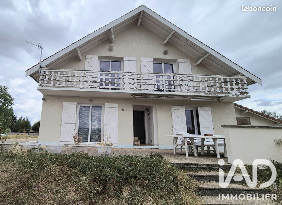Maison 8 pièces 235 m² · à Saint-Just-Saint-Rambert · 235 m² · 335 000 €