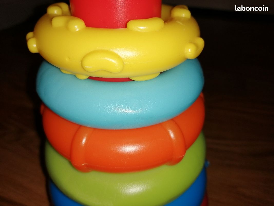 Pyramide et gobelets arc-en-ciel (image 10)