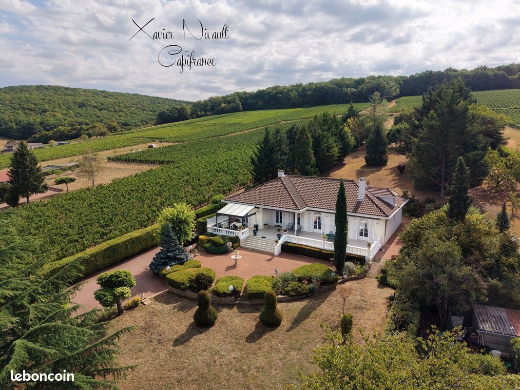 Maison 7 pièces 237 m² · à La Roche-Vineuse · 237 m² · 899 000 €