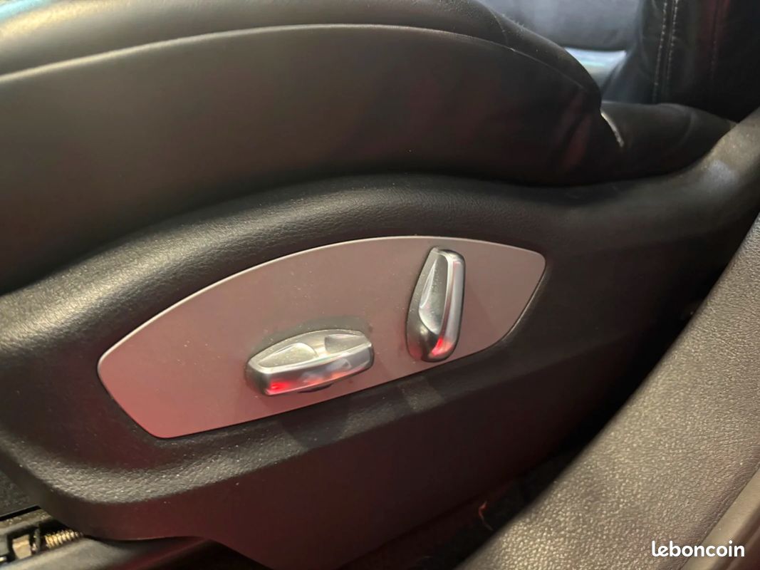 PORSCHE CAYENNE 3.0 V6 416 ch S Platinium Edition E-Hybrid Tiptronic / 1ere Main / PDLS+ / Toit Ouvrant / Camera (image 37)
