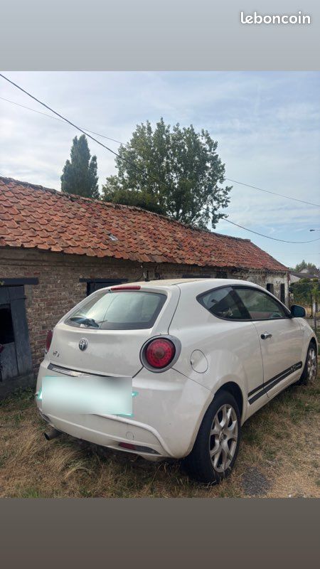 Alfa Romeo MiTo 1.3 JTDM – Nombreuses pièces neuves – Écran connecté (image 2)