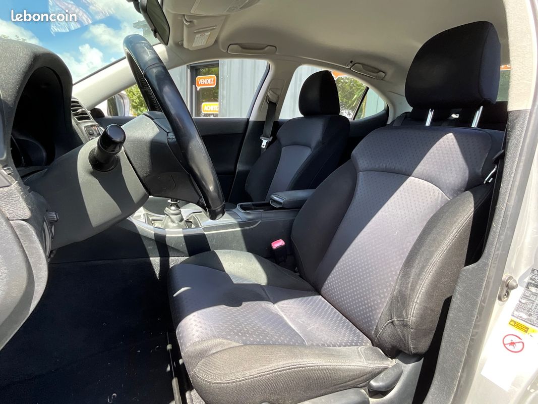 Lexus is 2.2 220d 175ch finition executive / regulateur / suivi (image 10)