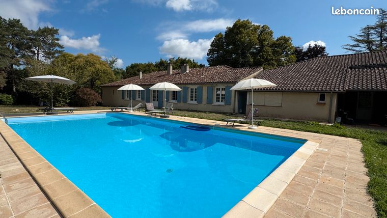 Propriété 7 pièces 242 m²