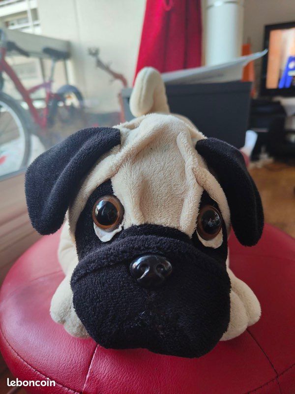 Peluche de chien carlin (pug) (image 1)