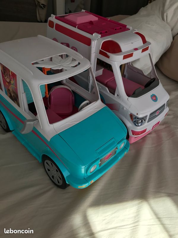 Ambulance Barbie (image 2)