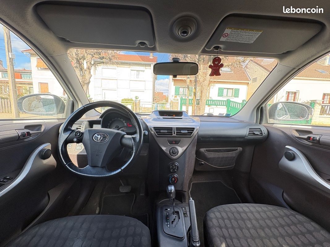 TOYOTA iQ iQ² 68 VVT-i MultiDrive, Boite Auto, Garantie 12 mois (image 8)