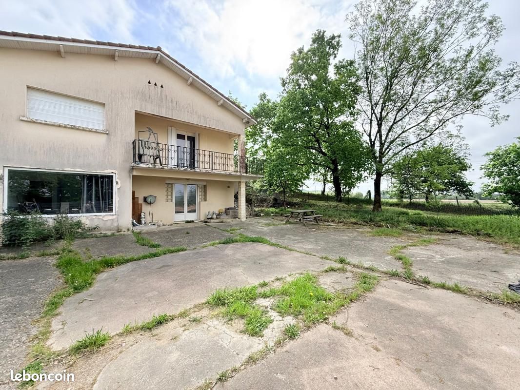 Maison 8 pièces 250 m² · à Lannux · 250 m² · 175 000 €