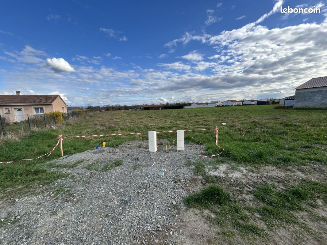 Terrain 855 m² · à Maringues · 61 000 €