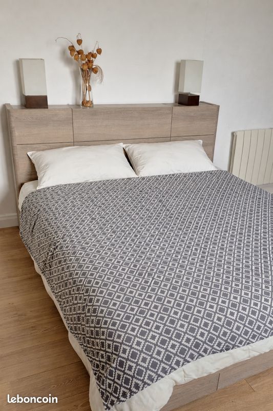 Lit complet (tête de lit, matelas, sommier) (image 1)