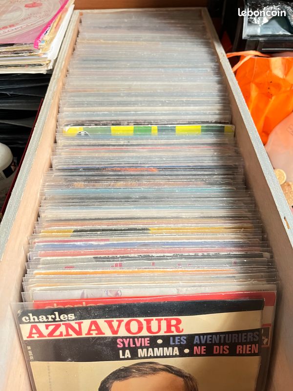 Lot de 200 Disques 45 Tours Français et Etrangers (image 1)