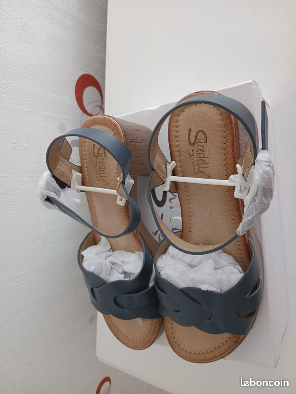 Nus pieds sandales en bois et cuir à talons 7 cm surdelle marine taille 37 (image 3)