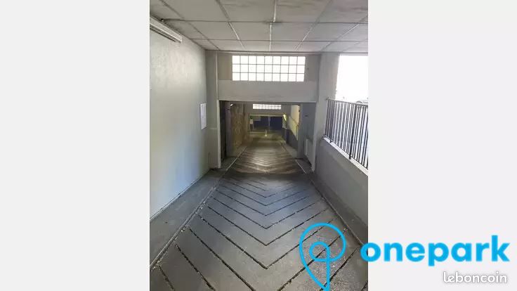 Parking 12 m² · à Paris · 12 m² · 97 €/mois