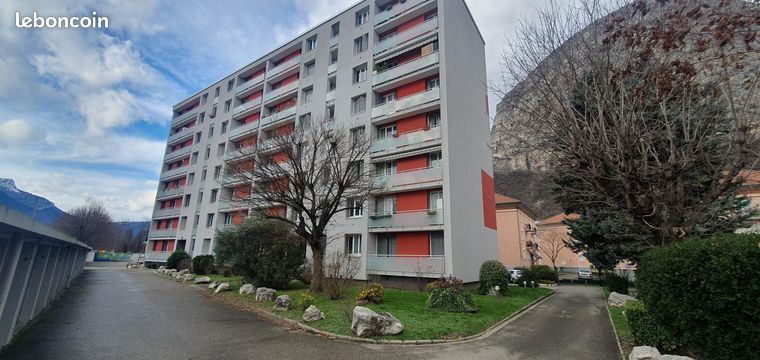 https://img.leboncoin.fr/api/v1/lbcpb1/images/37/07/06/370706ffe8a5150b957a3ed4a09dfb8ac03f902d.jpg?rule=ad-image