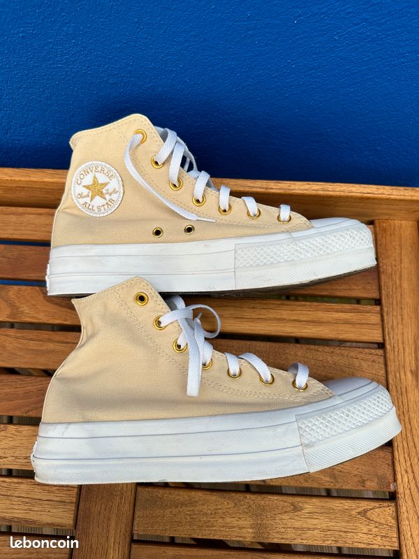 Converse Chuck Taylor plateforme – beige, logo doré Chaussures