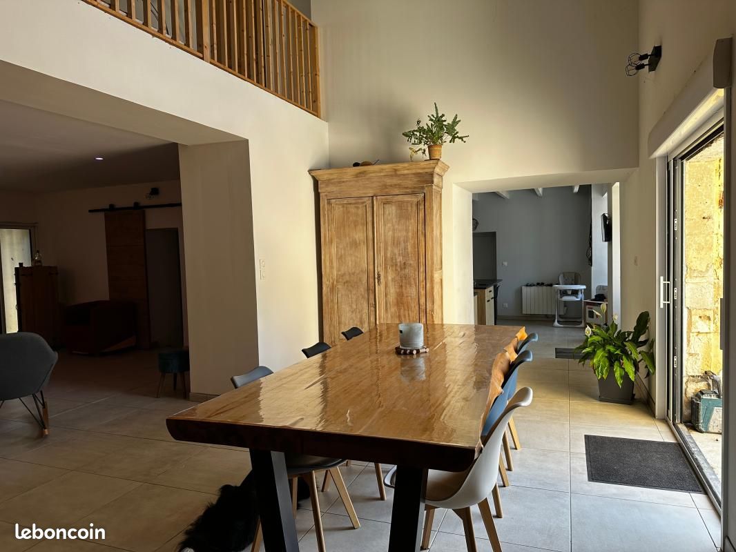 Maison 5 pièces 206 m² · à Pont-l'Abbé-d'Arnoult · 206 m² · 169 900 €
