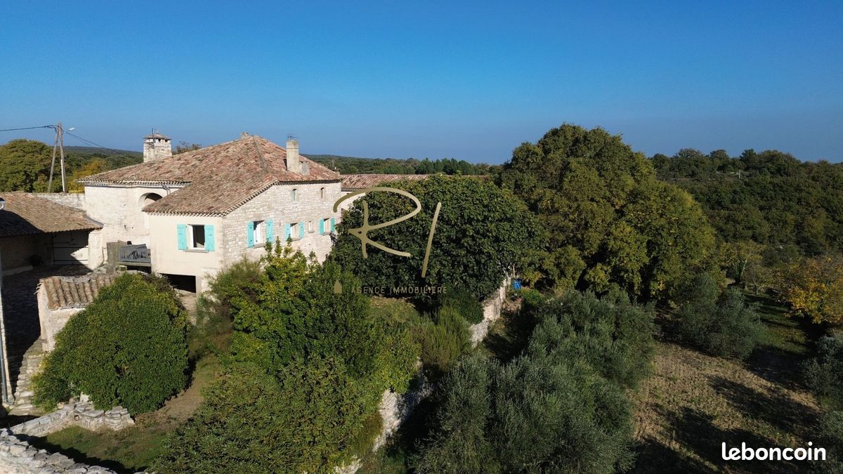 Maison 13 pièces 327 m² · à Orgnac-l'Aven · 327 m² · 225 000 €