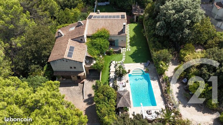 Propriété 5 pièces 207 m² — 8