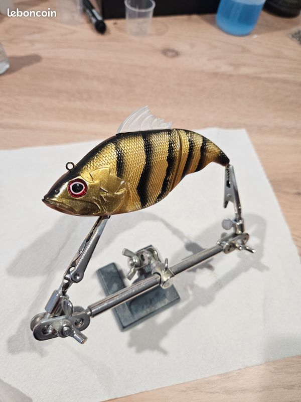 Présentoir Vintage En Bois Pour Leurres De Pêche Yakima Bait Co - Ancien échantillon