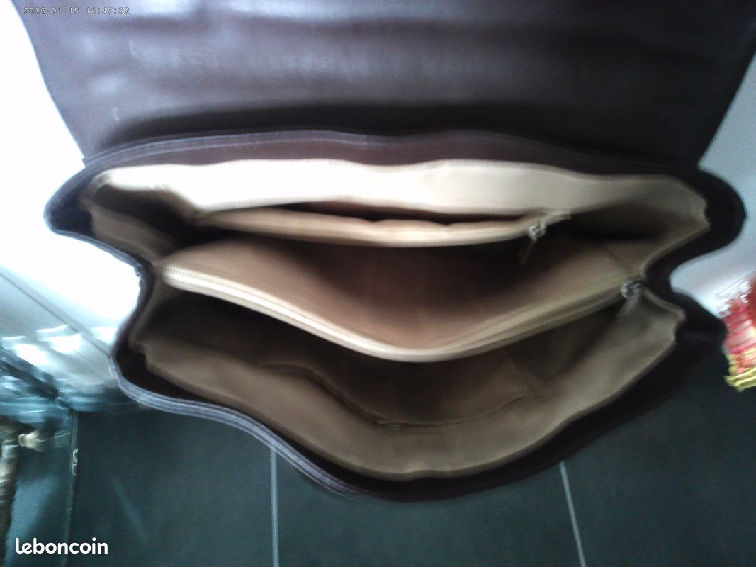 Sac En Cuir Marron Chocolat Pour Femme - Occasion En Excellent état