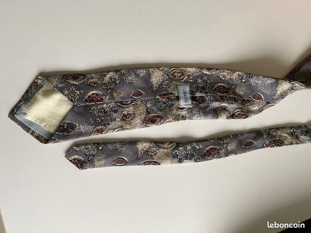 Cravate fantaisie de noël (image 2)