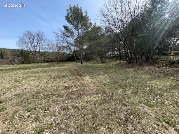Terrain 1 500 m² Pourrieres
