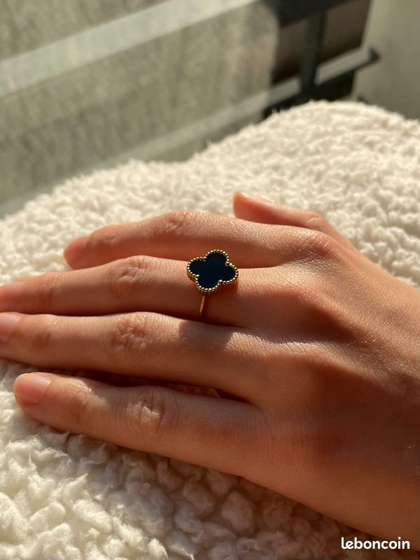 Bagues motif fleur noire en Acier titane, plaqué or 18 carats