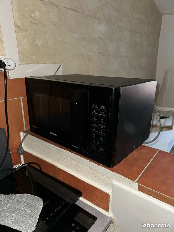 Four micro-onde Samsung smart oven (image 1)
