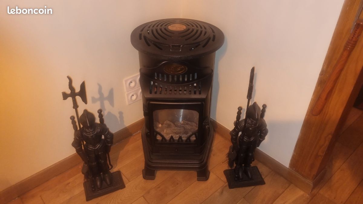 Chauffage d'appoint et deux statues chevaliers (image 1)