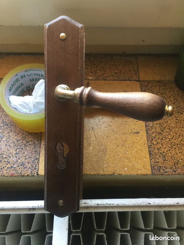 Une poignée de porte en bois intérieure complète (image 2)