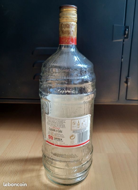 Bouteille vide rhum captain Morgan (image 2)