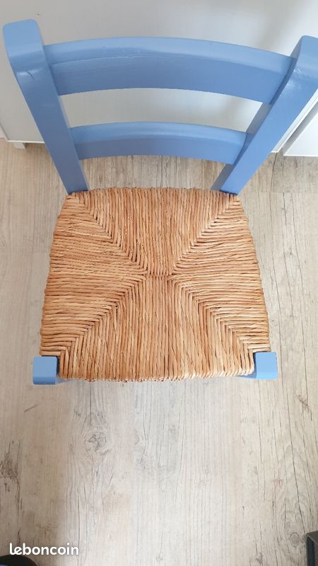 Chaise en paille de petite taille (image 3)