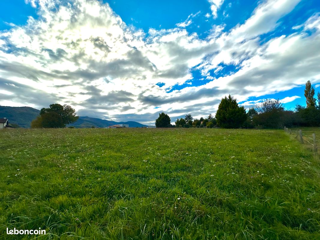 Terrain constructible à Foix - Cussol · 80 000 €