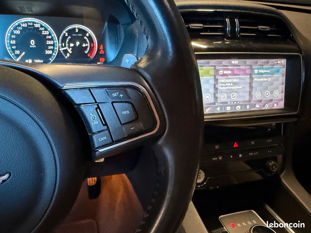 JAGUAR F-PACE V6 3.0 D - 300 ch AWD BVA8 Prestige (image 13)