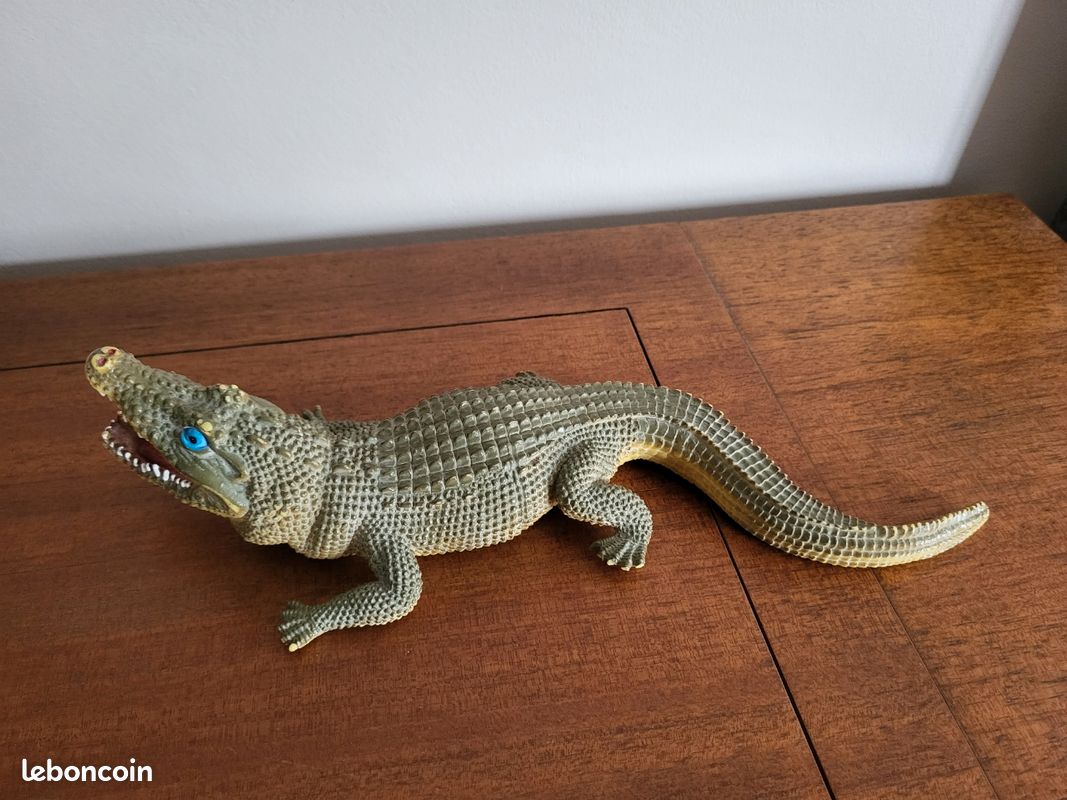 Crocodile en plastique (image 2)