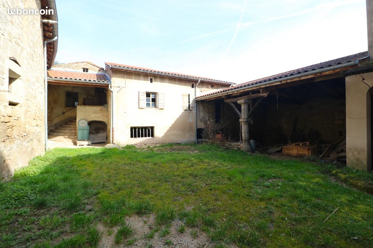 Maison 7 pièces 163 m² · à Rontalon · 163 m² · 398 000 €