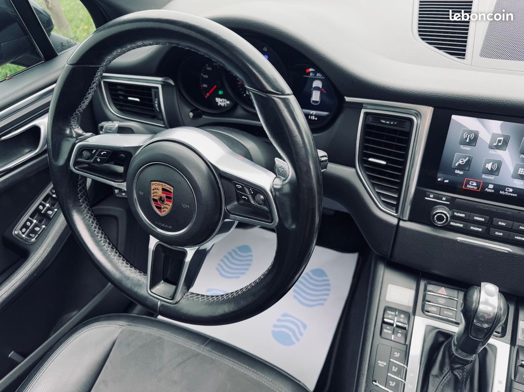 Porsche Macan 2.0L 252CH PDK + TOIT OUVRANT + SUIVI PORSCHE + SIEGES CHAUFFANTS/ELEC + CAMERA DE RECUL + GARANTIE 12 MOIS (image 16)