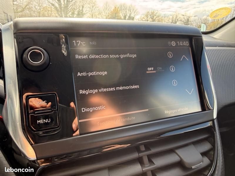 Peugeot 2008 1.5 BlueHDi 100 Signature (image 20)