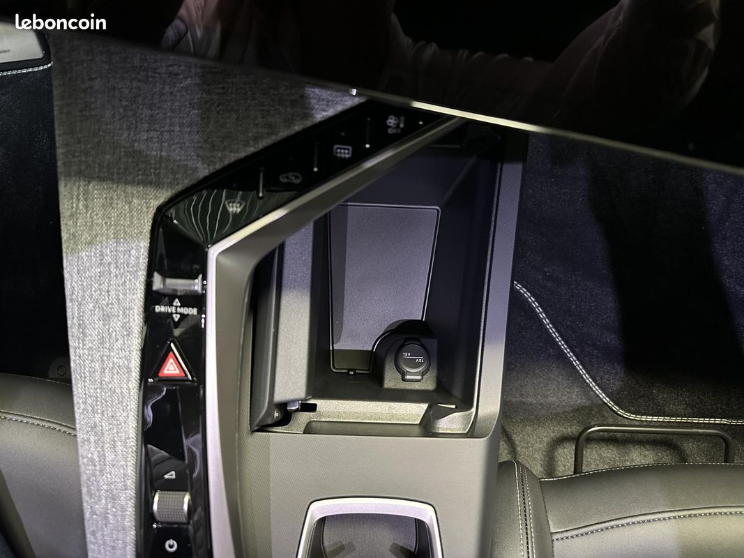 PEUGEOT 5008 1.2i Hybrid 145 e-DCS6 GT 360 7PL (image 24)