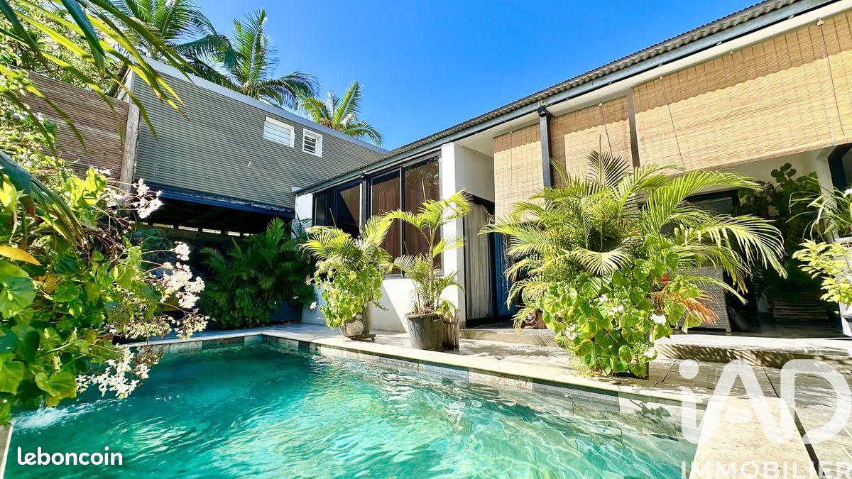 Maison 11 pièces 210 m² · au Tampon · 210 m² · 550 000 €