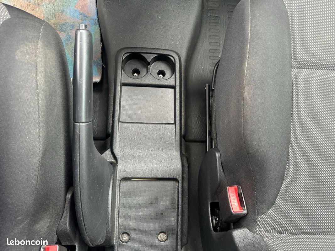 PEUGEOT PARTNER COMBI 1.6 HDI 90 PREMIUm (image 24)